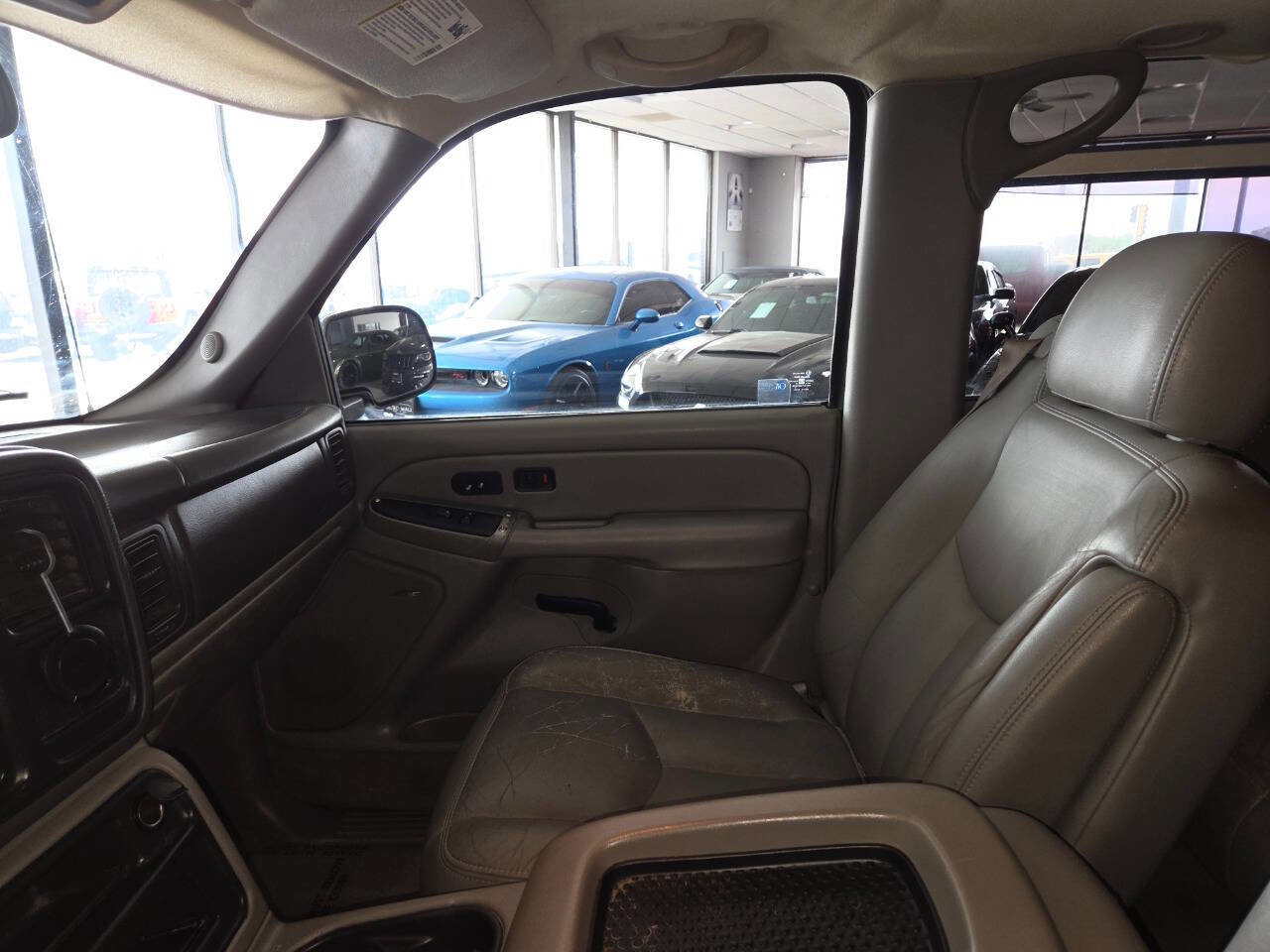 Used 2005 GMC Yukon SLT w/ SLT Preferred Equipment Group AWD/4WD image 14