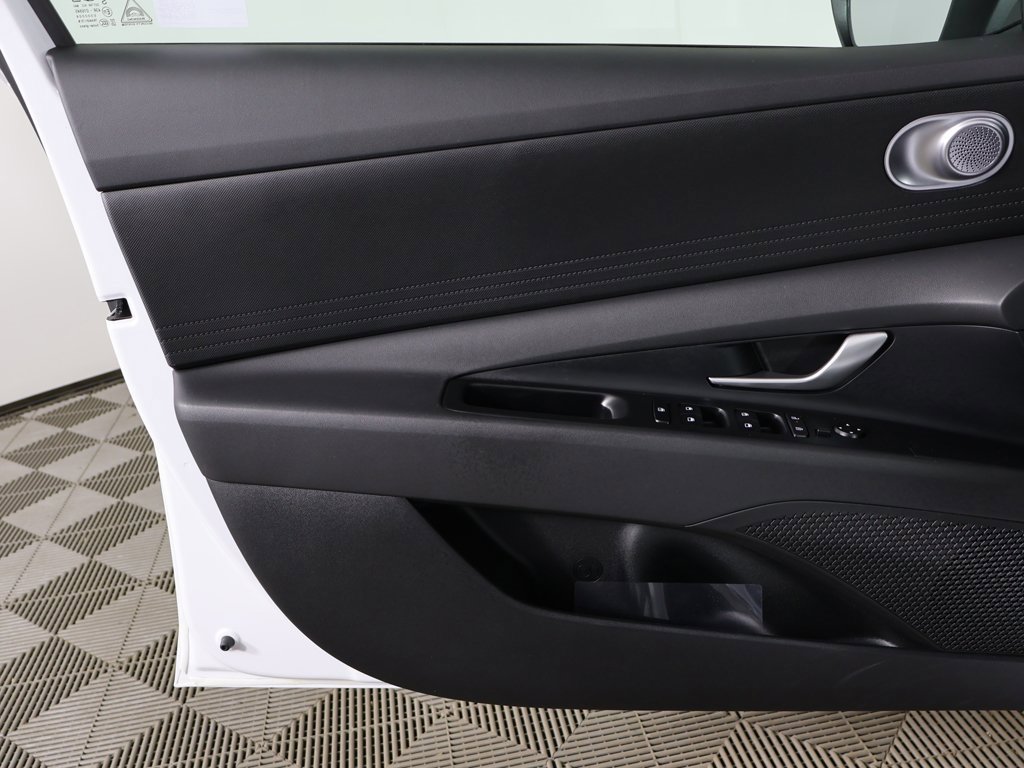 Used 2025 Hyundai Elantra Blue image 19