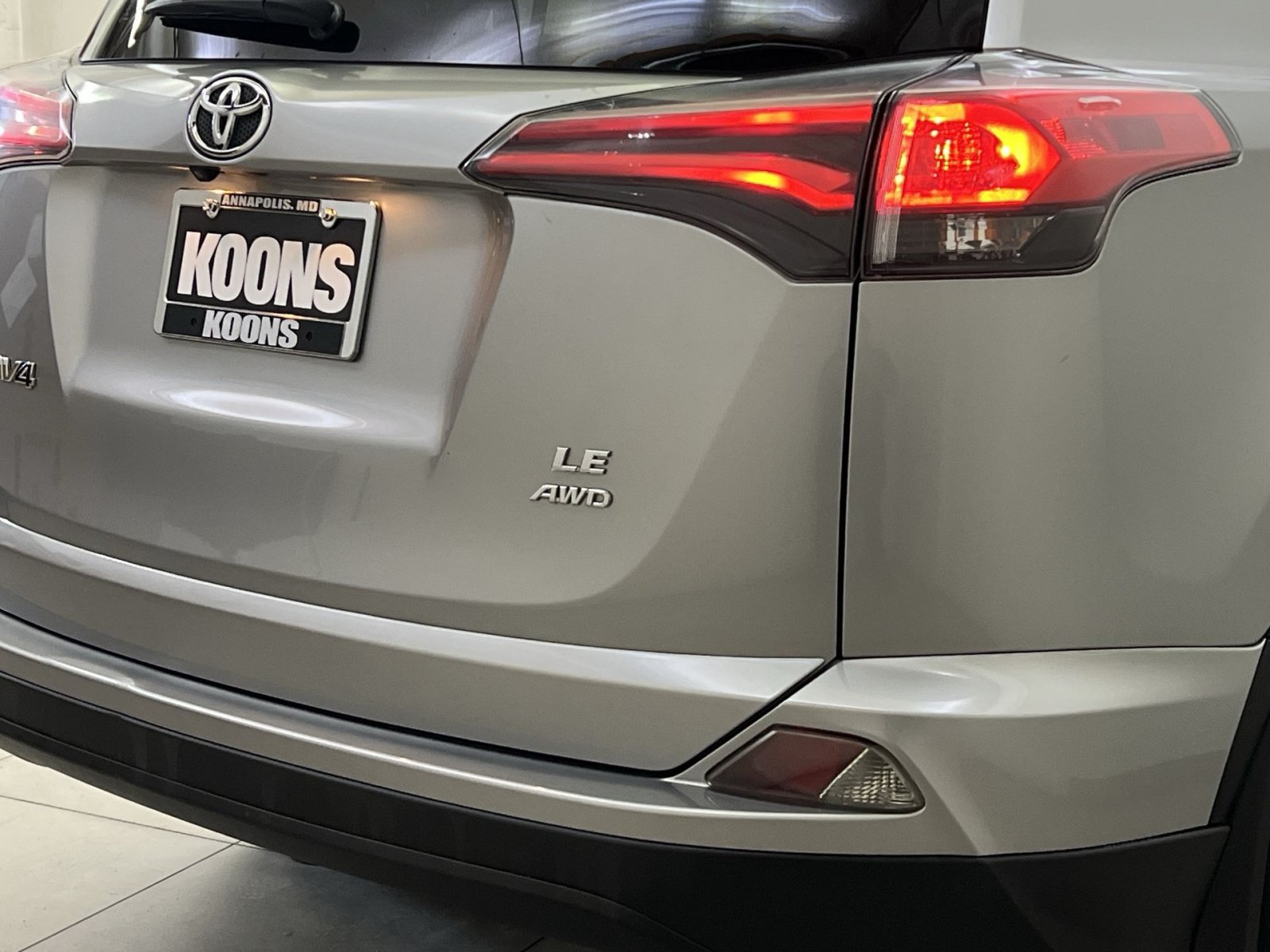 Used 2018 Toyota RAV4 LE w/ All Weather Liner Package AWD/4WD image 29