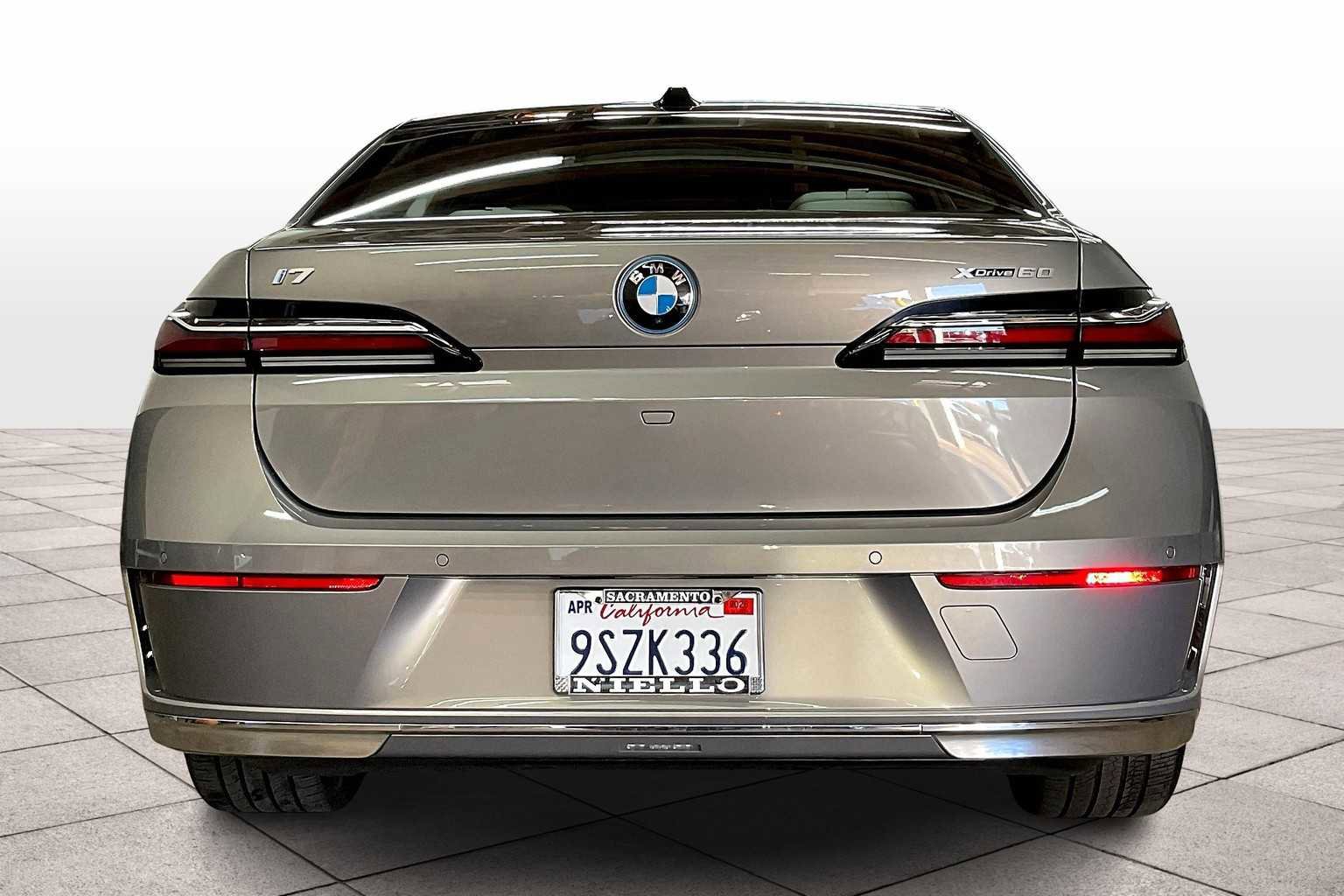 Used 2025 BMW i7 xDrive60 w/ Executive Package image 7