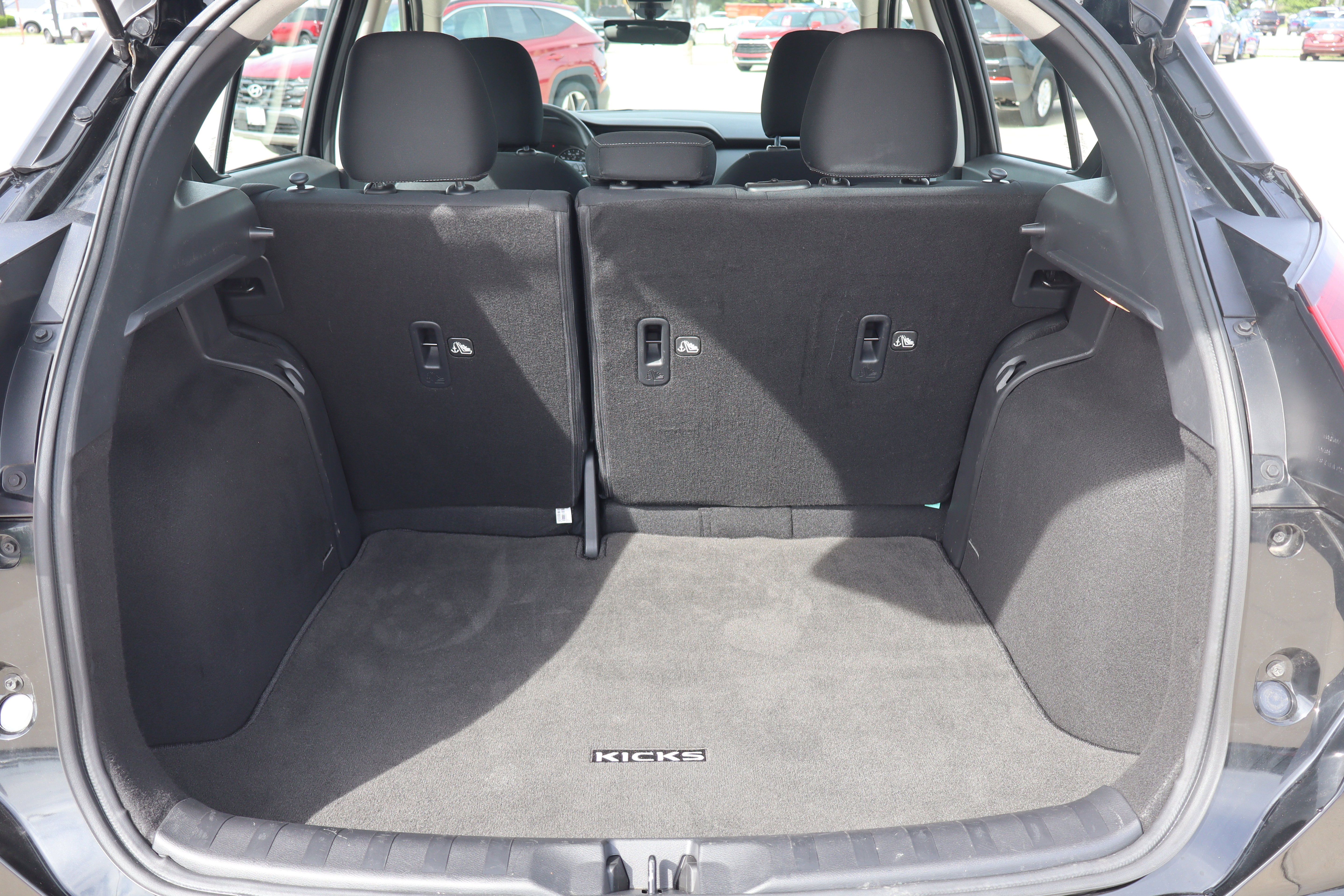 Used 2023 Nissan Kicks SV w/ Interior Electronics Package FWD image 22