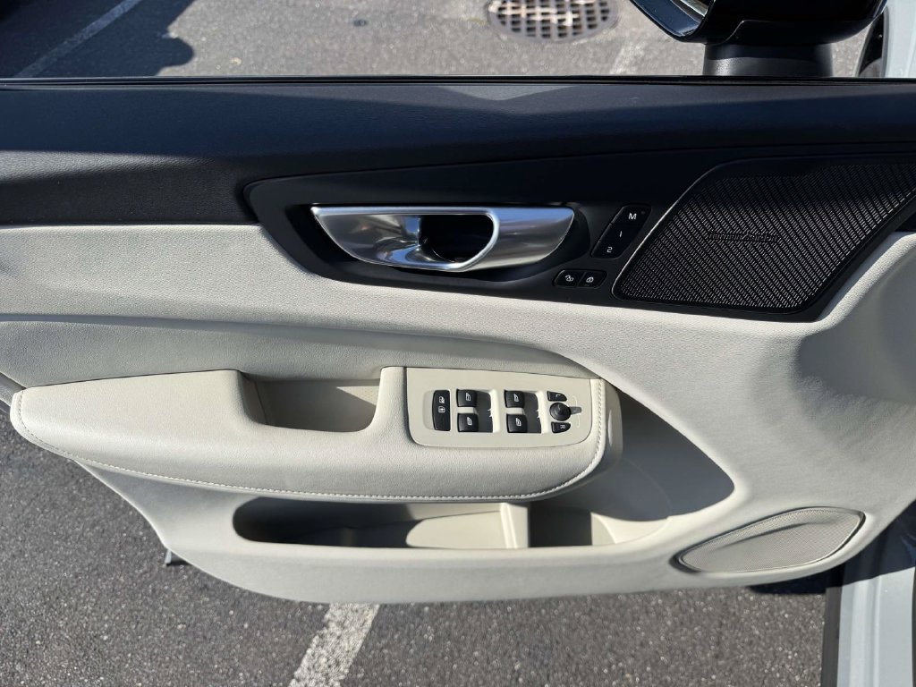Certified 2025 Volvo XC60 B5 Ultra w/ Protection Package Premier AWD/4WD image 14