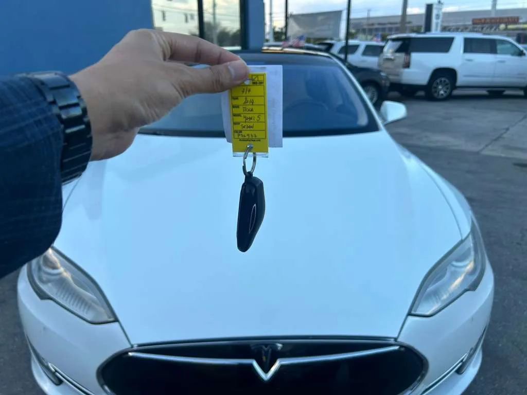 Used 2014 Tesla Model S 85 image 23