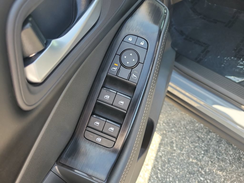 Used 2026 Nissan Rogue SV FWD image 13