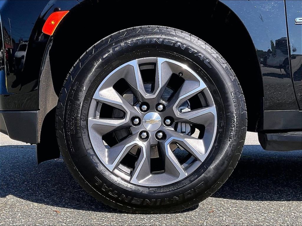 Used 2024 Chevrolet Suburban LT w/ LT Signature Package AWD/4WD image 7