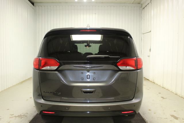 Used 2020 Chrysler Pacifica Touring w/ S Appearance Package image 5
