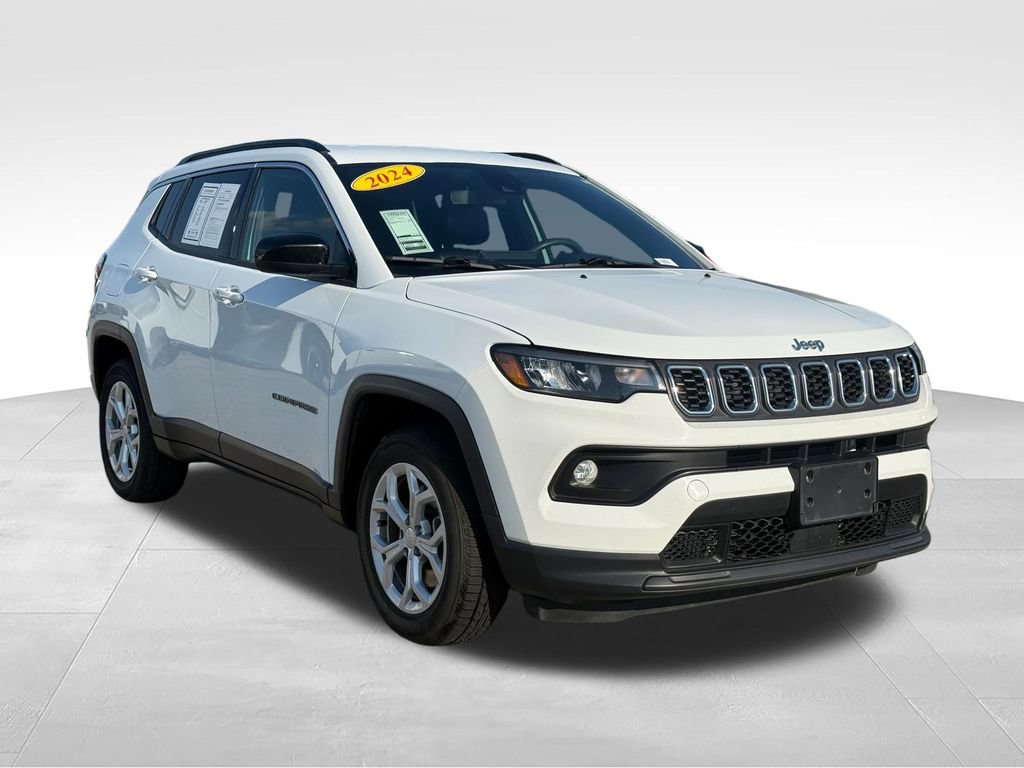 Used 2024 Jeep Compass Latitude AWD/4WD image 30