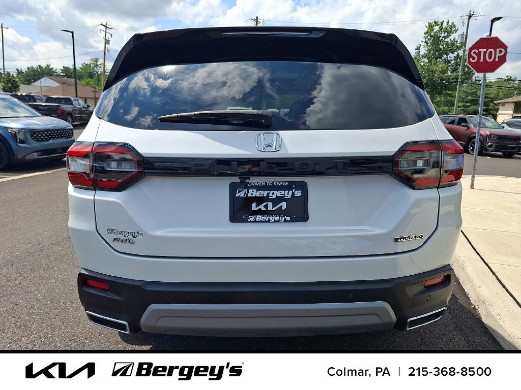 Used 2023 Honda Pilot Touring image 6