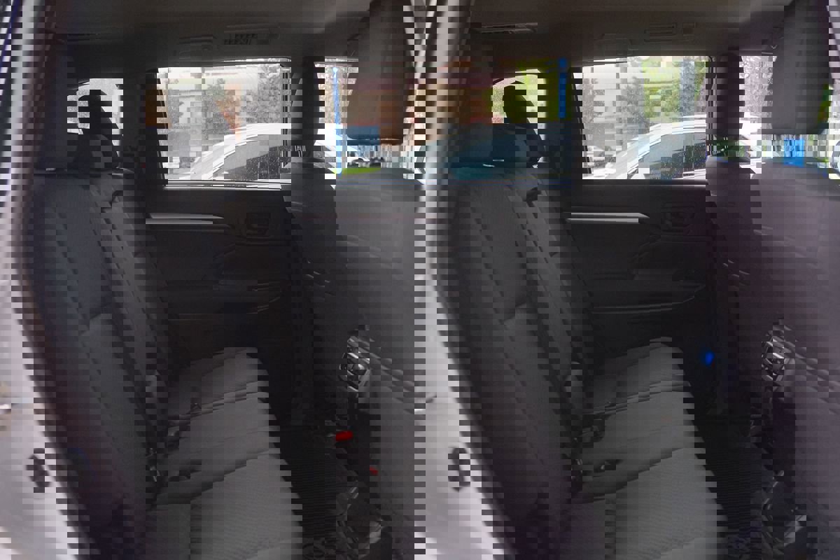 Used 2017 Toyota Highlander LE image 31