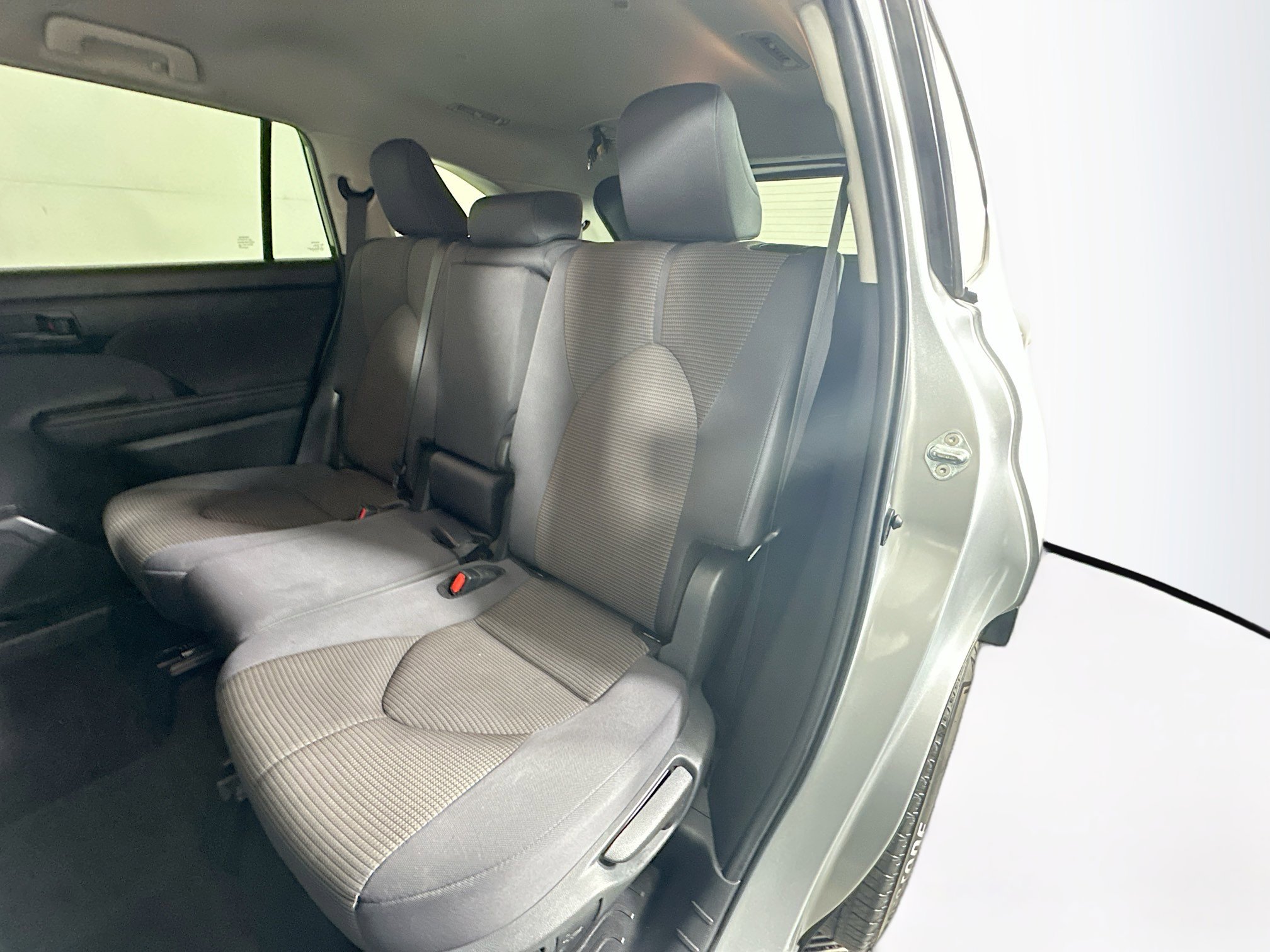 Used 2024 Toyota Highlander LE image 26