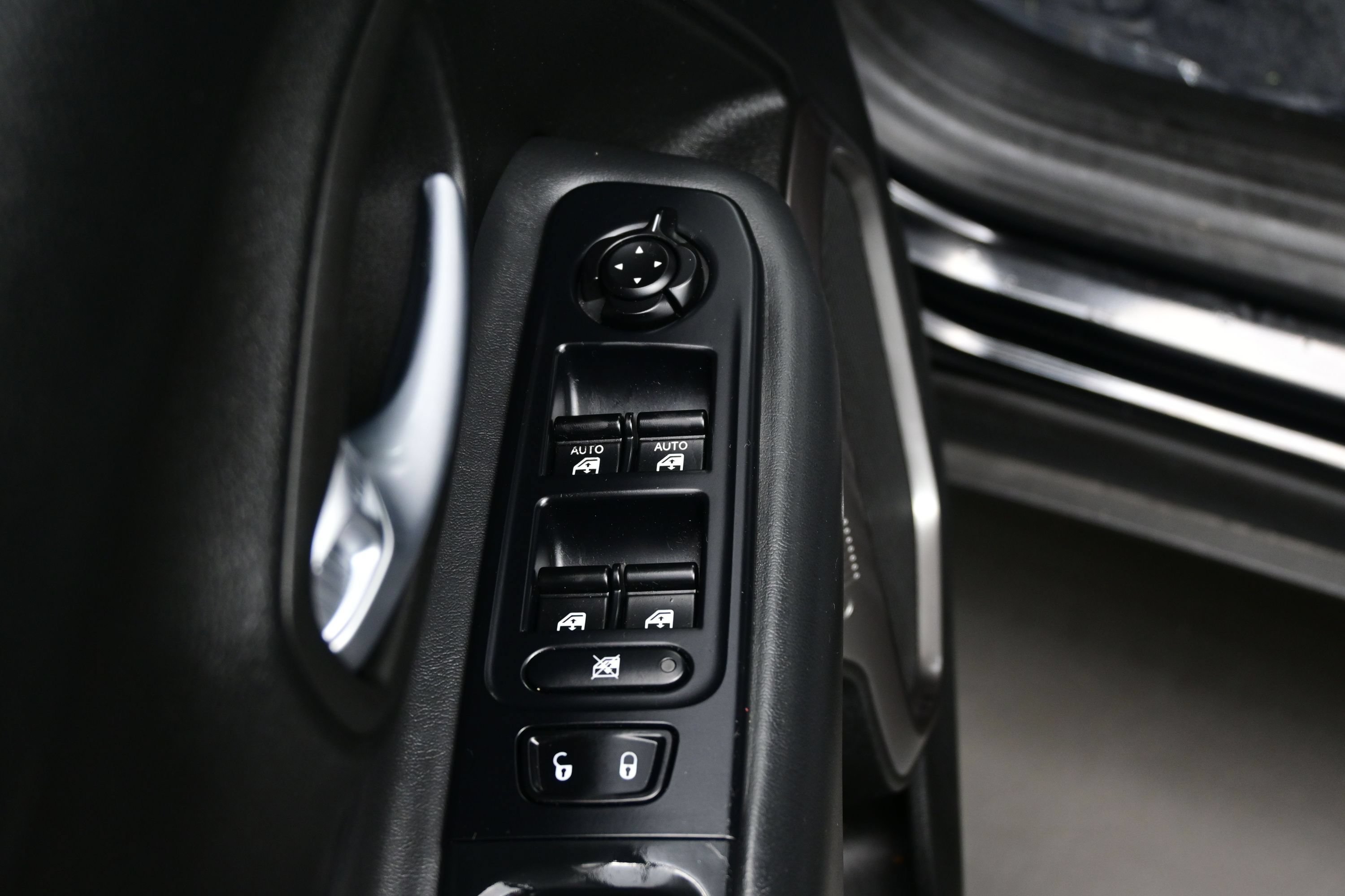 Used 2019 Jeep Renegade Limited w/ UConnect 8.4 Nav Group AWD/4WD image 10