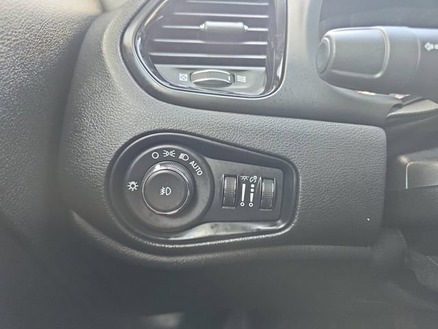 Used 2023 Jeep Renegade Altitude AWD/4WD image 10
