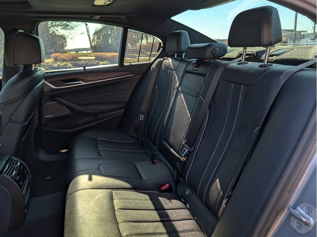 Used 2023 BMW M550i xDrive w/ Executive Package image 14