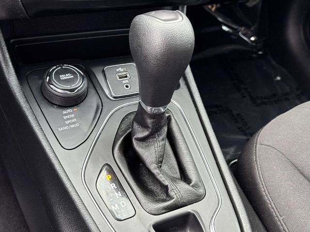 Used 2019 Jeep Cherokee Latitude w/ Popular Appearance Group image 16