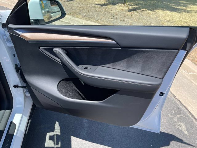 Used 2023 Tesla Model Y Long Range AWD/4WD image 19