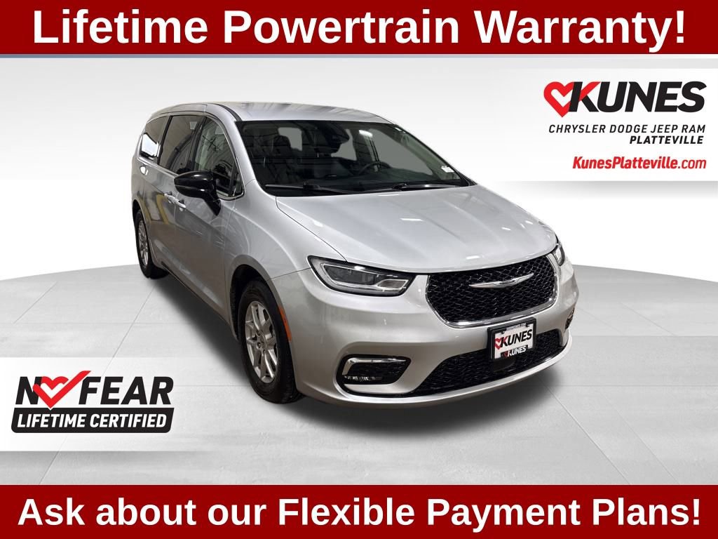 Used 2024 Chrysler Pacifica Touring-L image 1