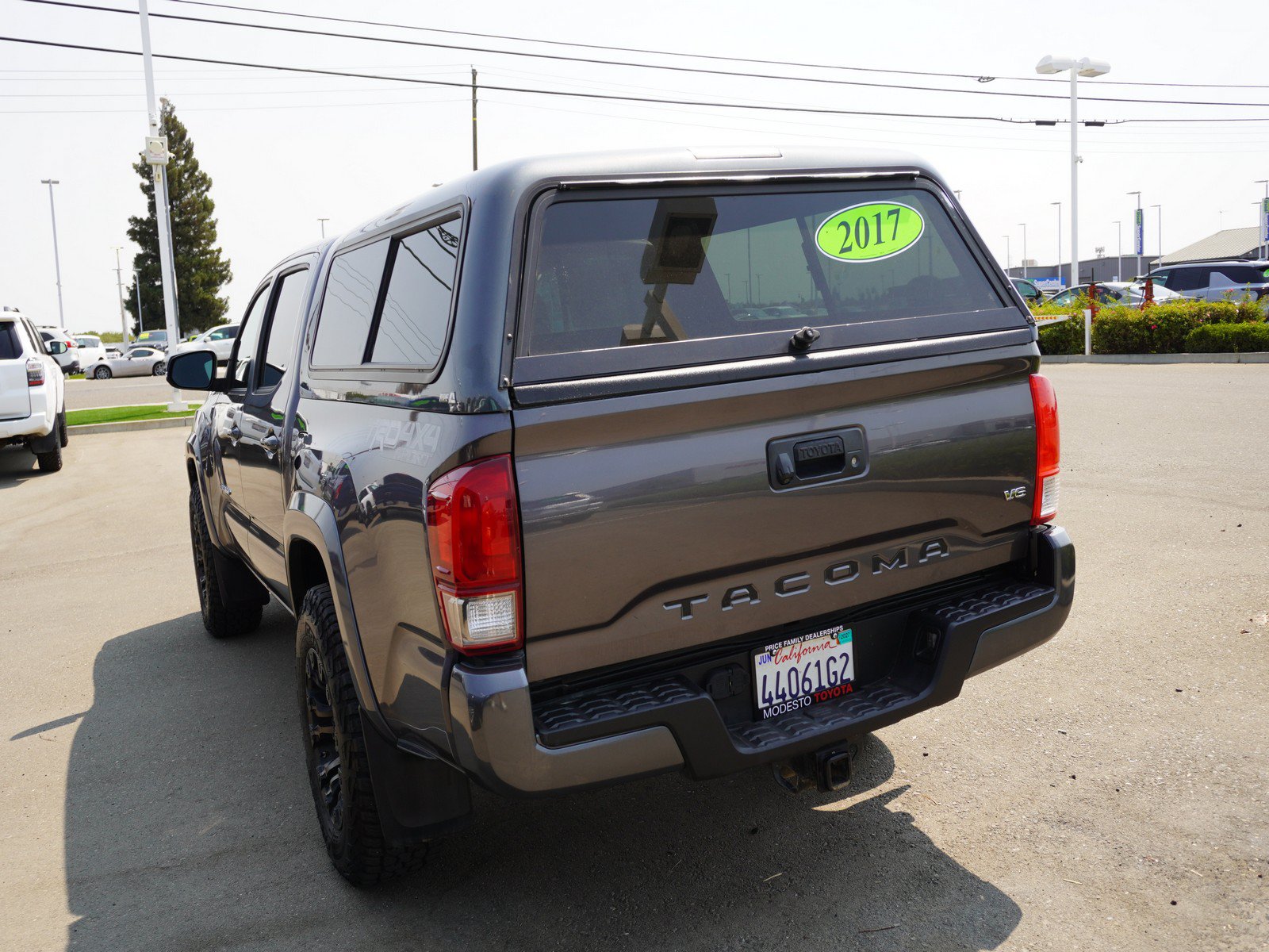 Used 2017 Toyota Tacoma TRD Sport w/ Tow Package (A/T) AWD/4WD image 9