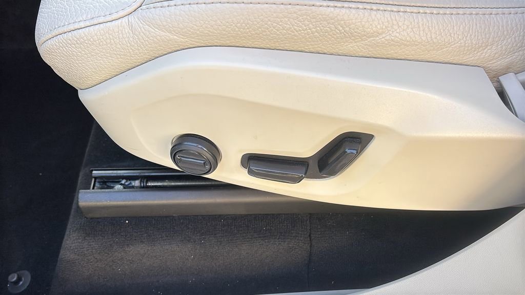 Used 2023 Volvo XC90 B5 Core w/ Climate Package image 25