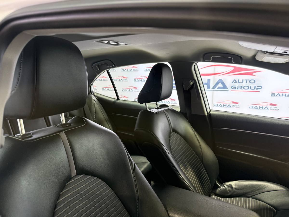 Used 2023 Toyota Camry SE FWD image 6