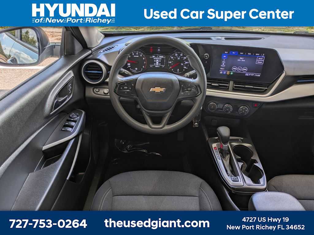 Used 2025 Chevrolet Trax LS FWD image 16