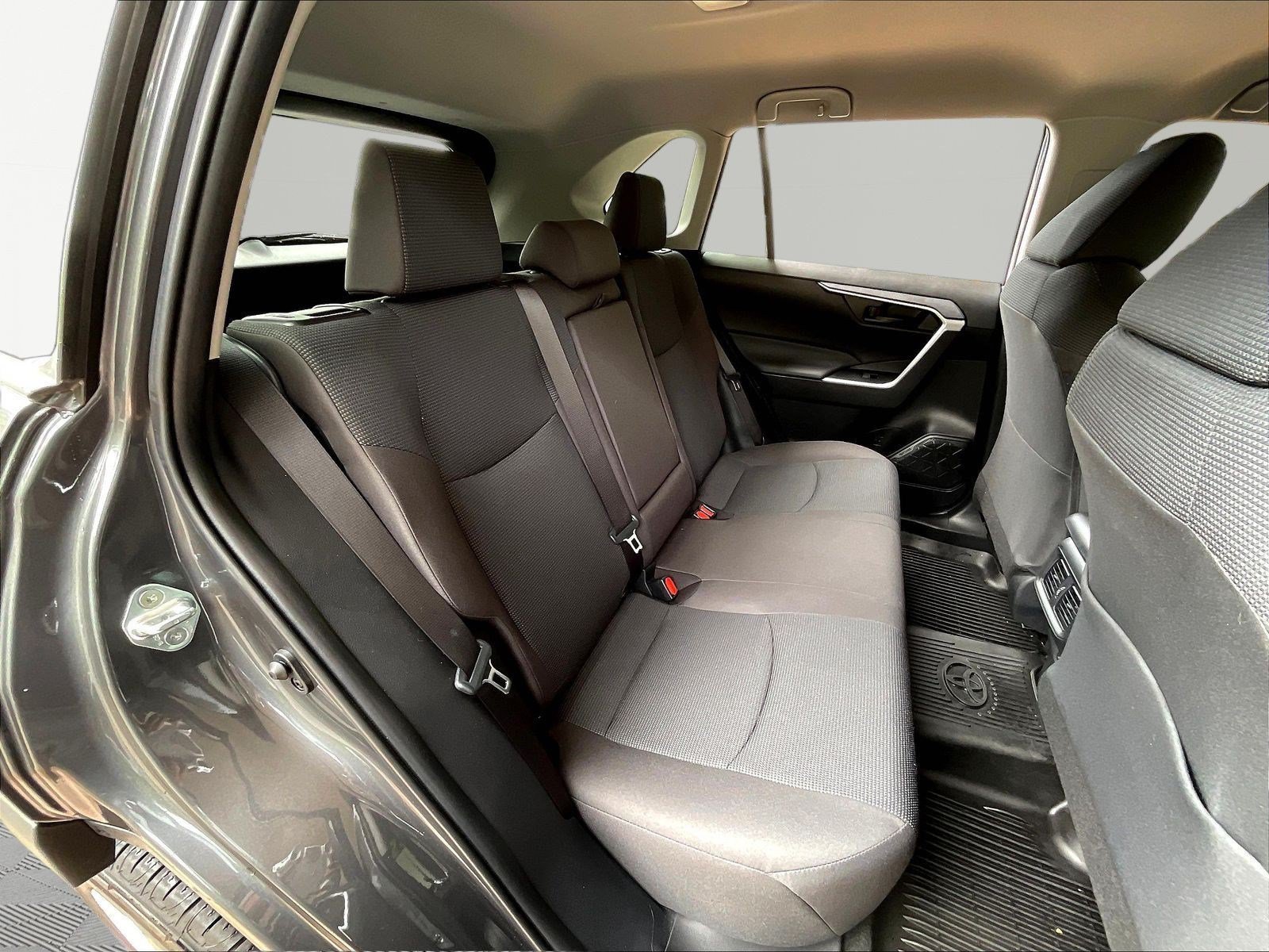 Used 2023 Toyota RAV4 LE AWD/4WD image 25