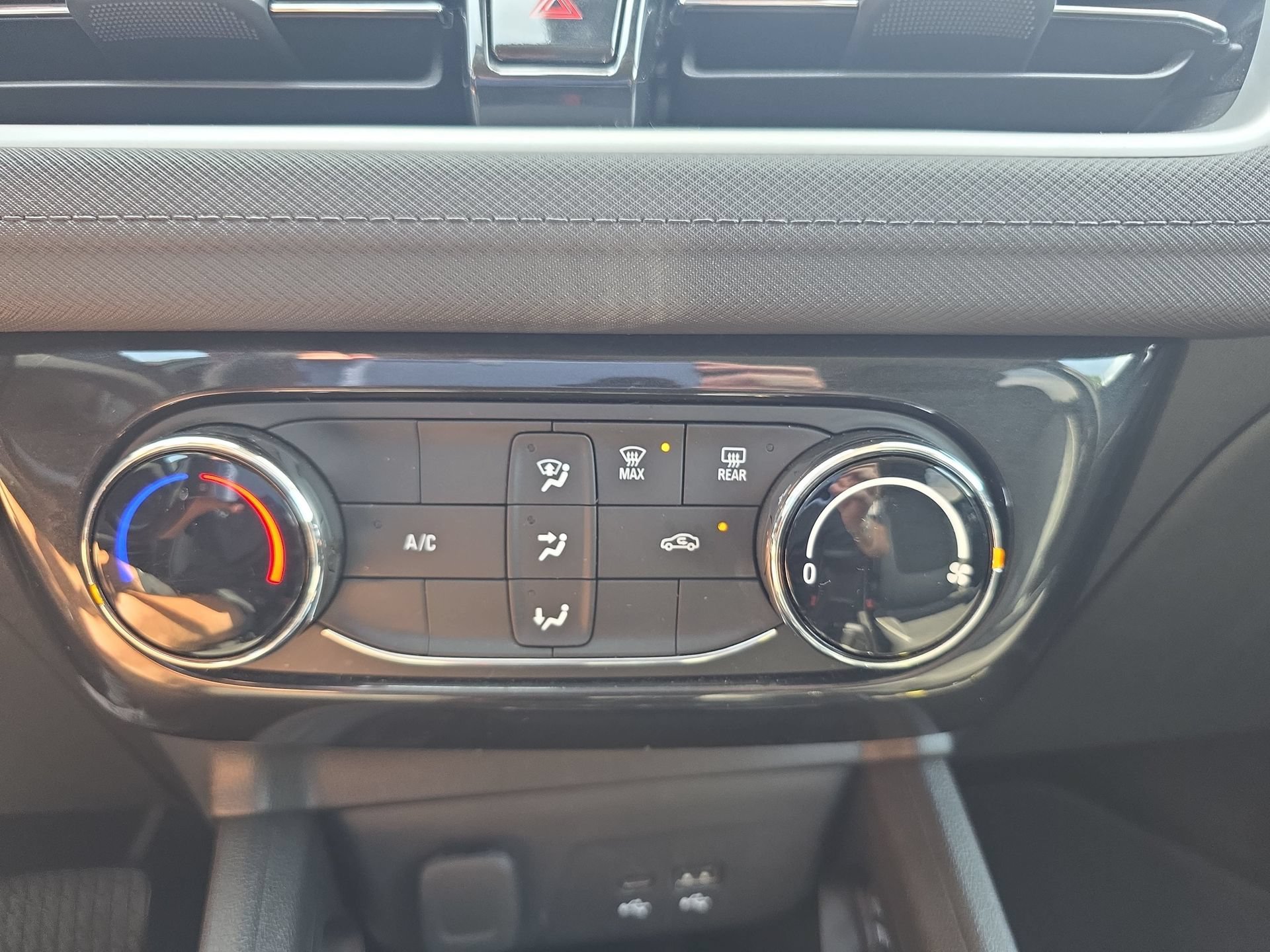 Used 2025 Chevrolet TrailBlazer LT AWD/4WD image 23