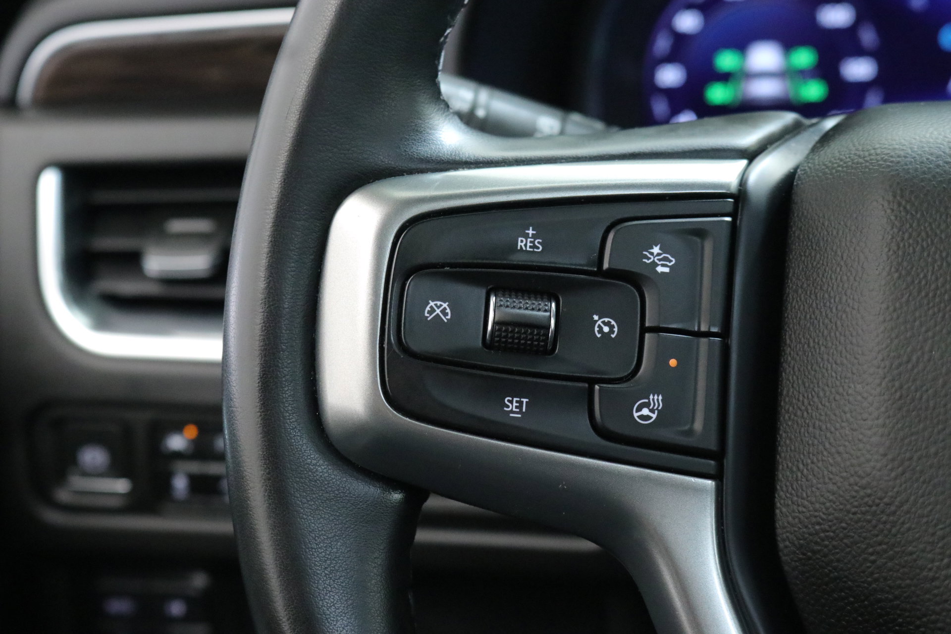 Used 2023 Chevrolet Suburban Z71 w/ Luxury Package image 14