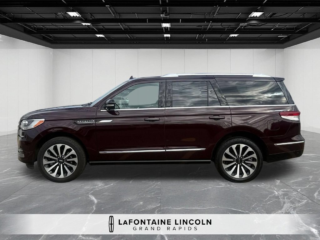 Certified 2023 Lincoln Navigator Reserve AWD/4WD image 2