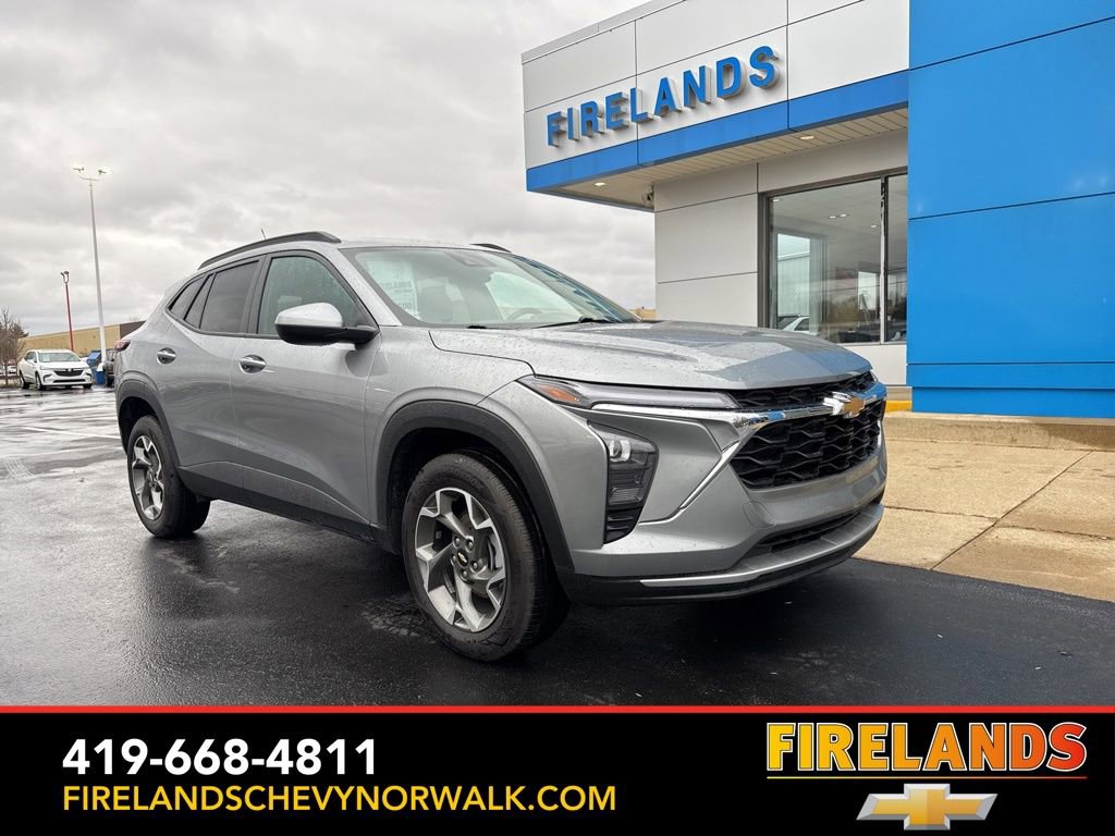 Used 2025 Chevrolet Trax LT w/ LT Convenience Package image 1