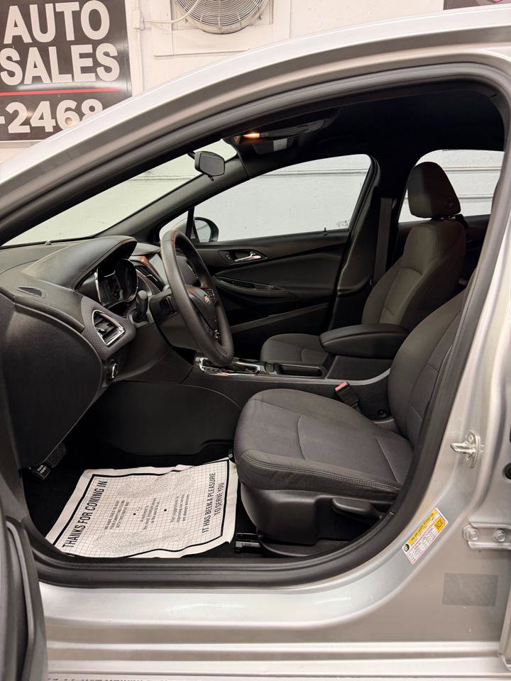 Used 2017 Chevrolet Cruze LT w/ RS Package image 16