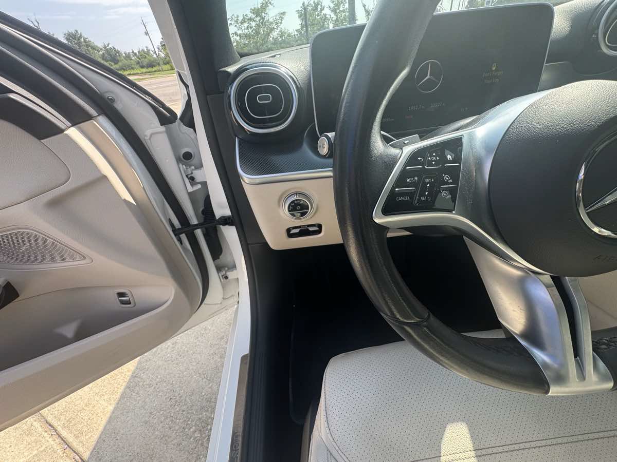 Used 2025 Mercedes-Benz C 300 Sedan image 15