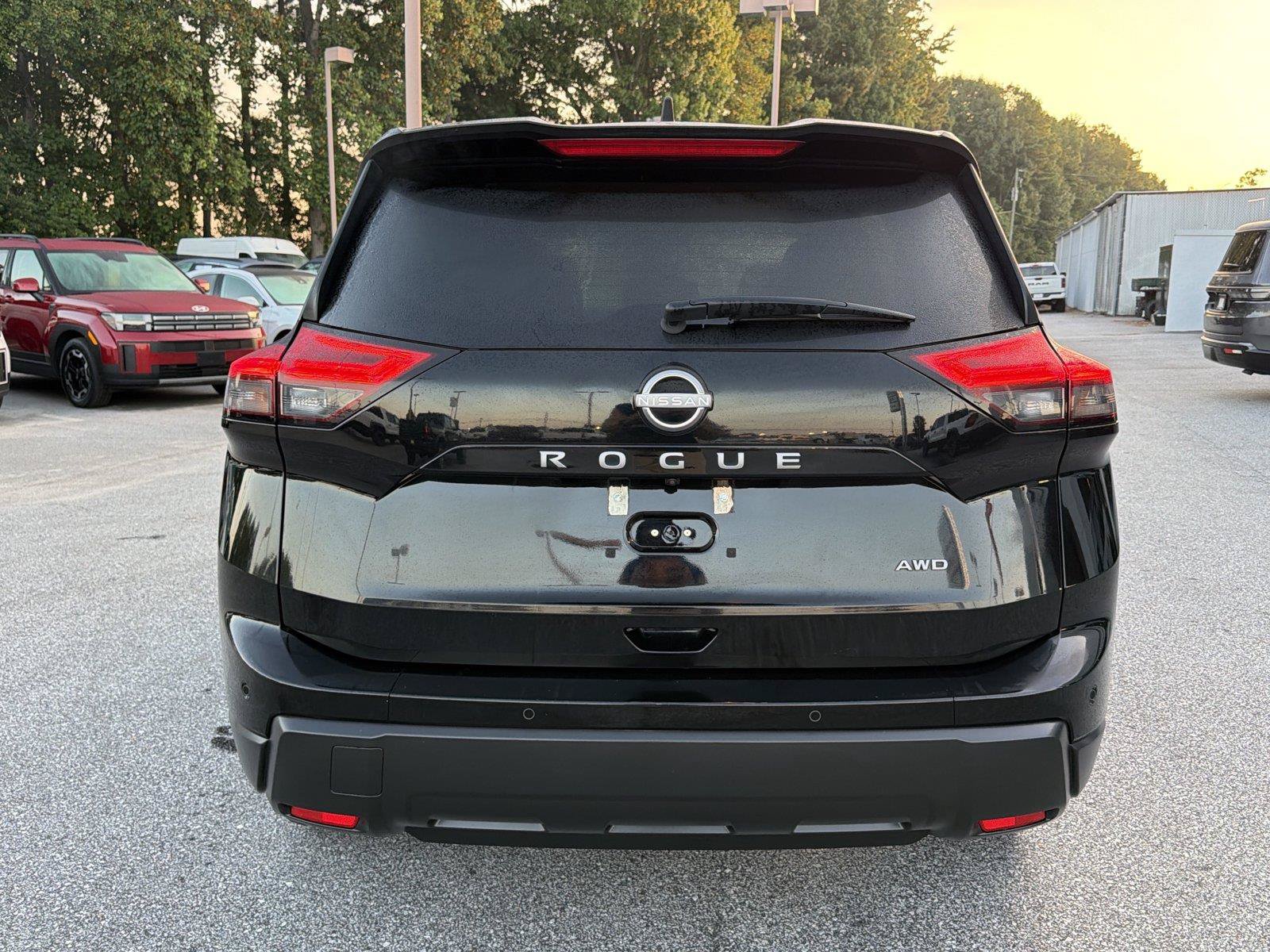 Used 2024 Nissan Rogue S AWD/4WD image 6