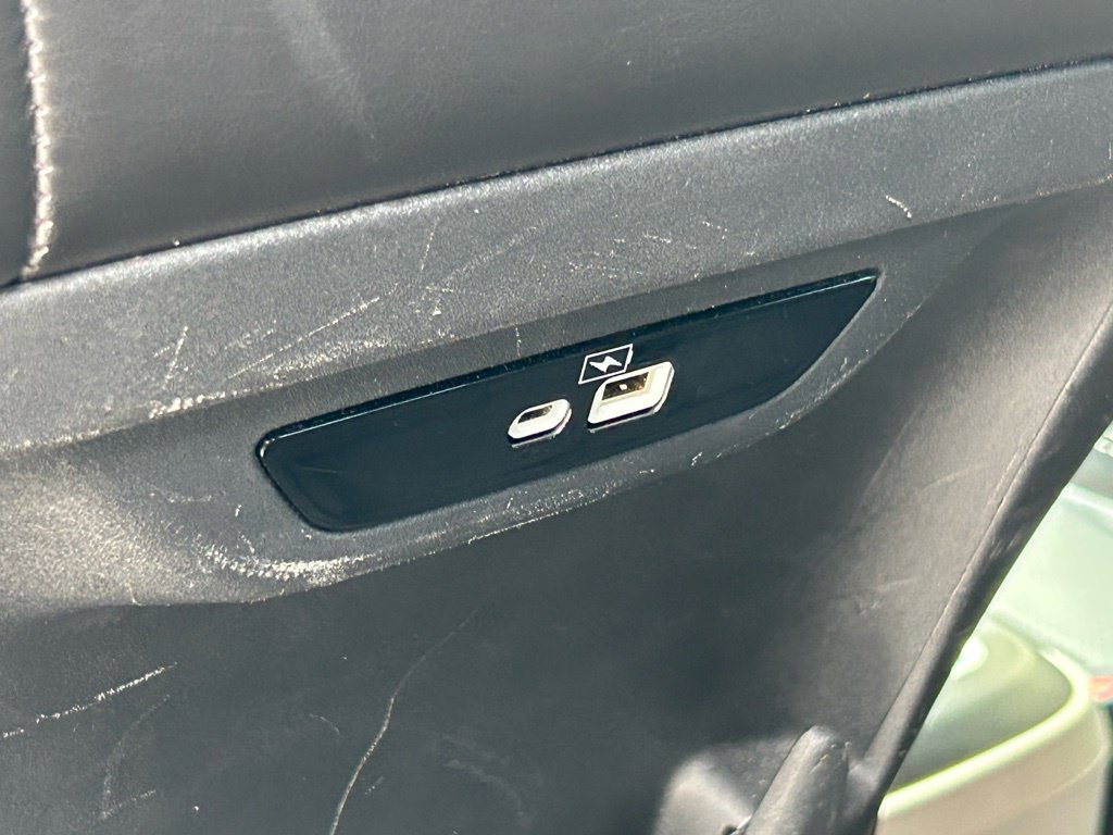 Used 2023 Chrysler Pacifica Touring-L FWD image 42