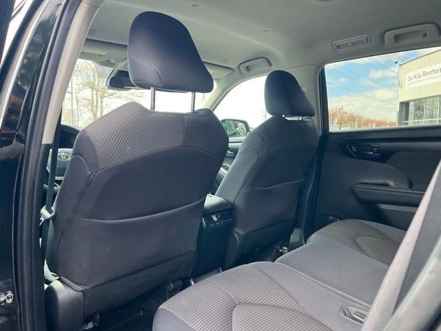 Used 2023 Toyota Highlander L AWD/4WD image 11