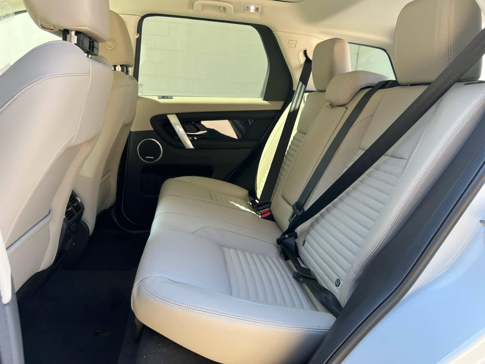 Used 2025 Land Rover Discovery Sport S image 16