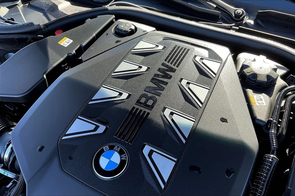 Used 2025 BMW 760i xDrive w/ Premium Package AWD/4WD image 30