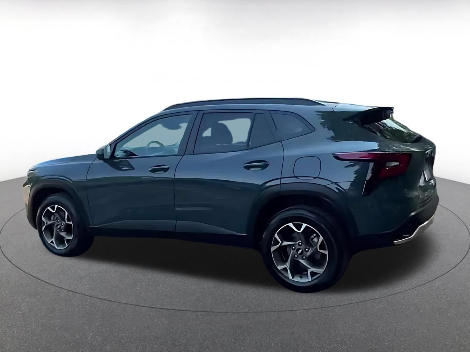Used 2025 Chevrolet Trax LT FWD image 10