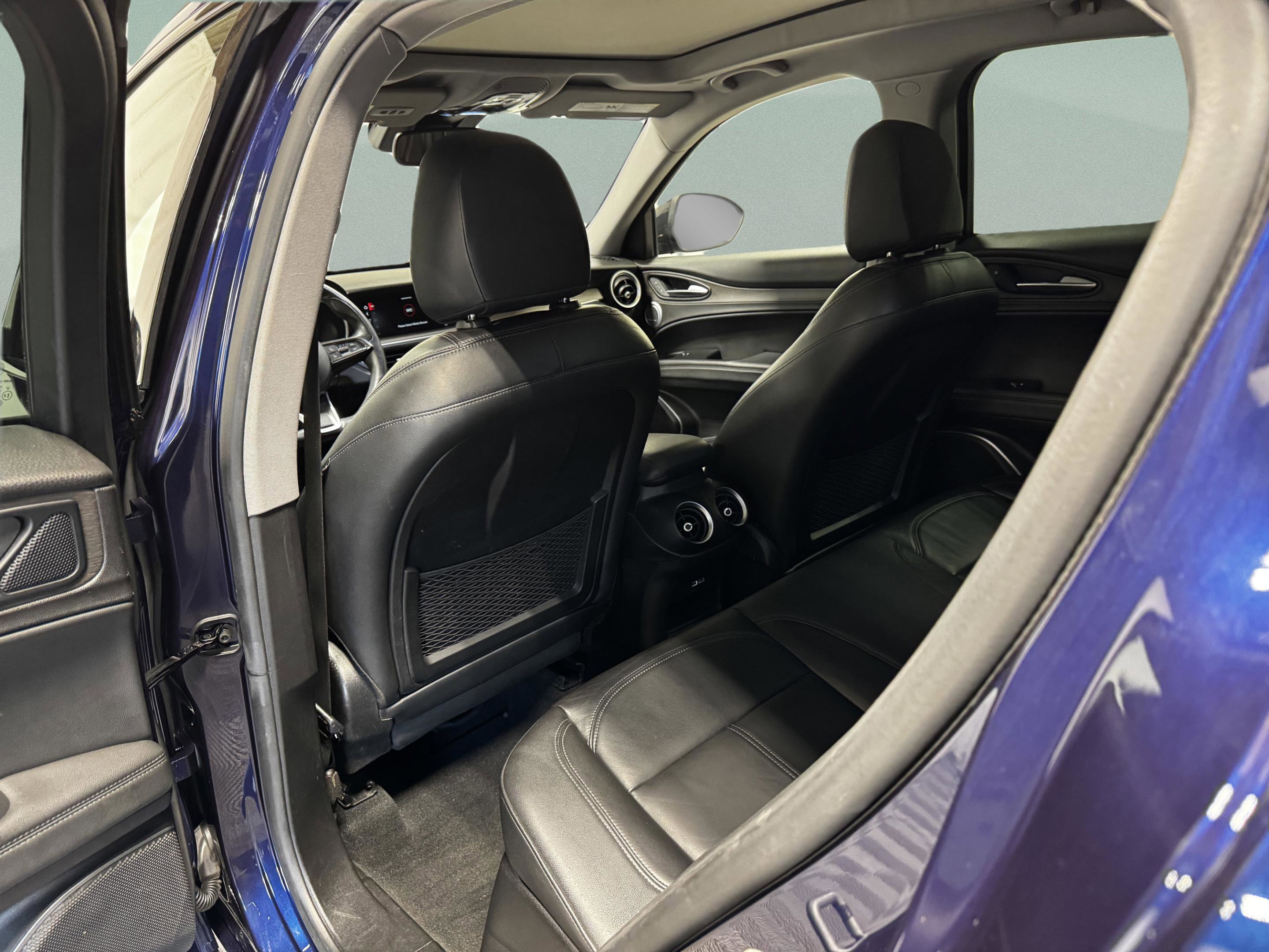 Used 2020 Alfa Romeo Stelvio Ti w/ Nero Edizione image 9