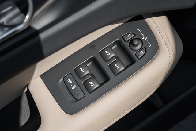 New 2026 Volvo XC60 B5 Plus w/ Protection Package Premier image 33