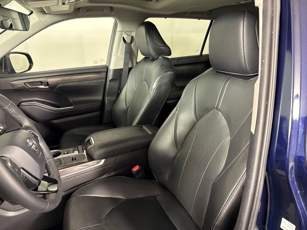Used 2020 Toyota Highlander Limited FWD image 16