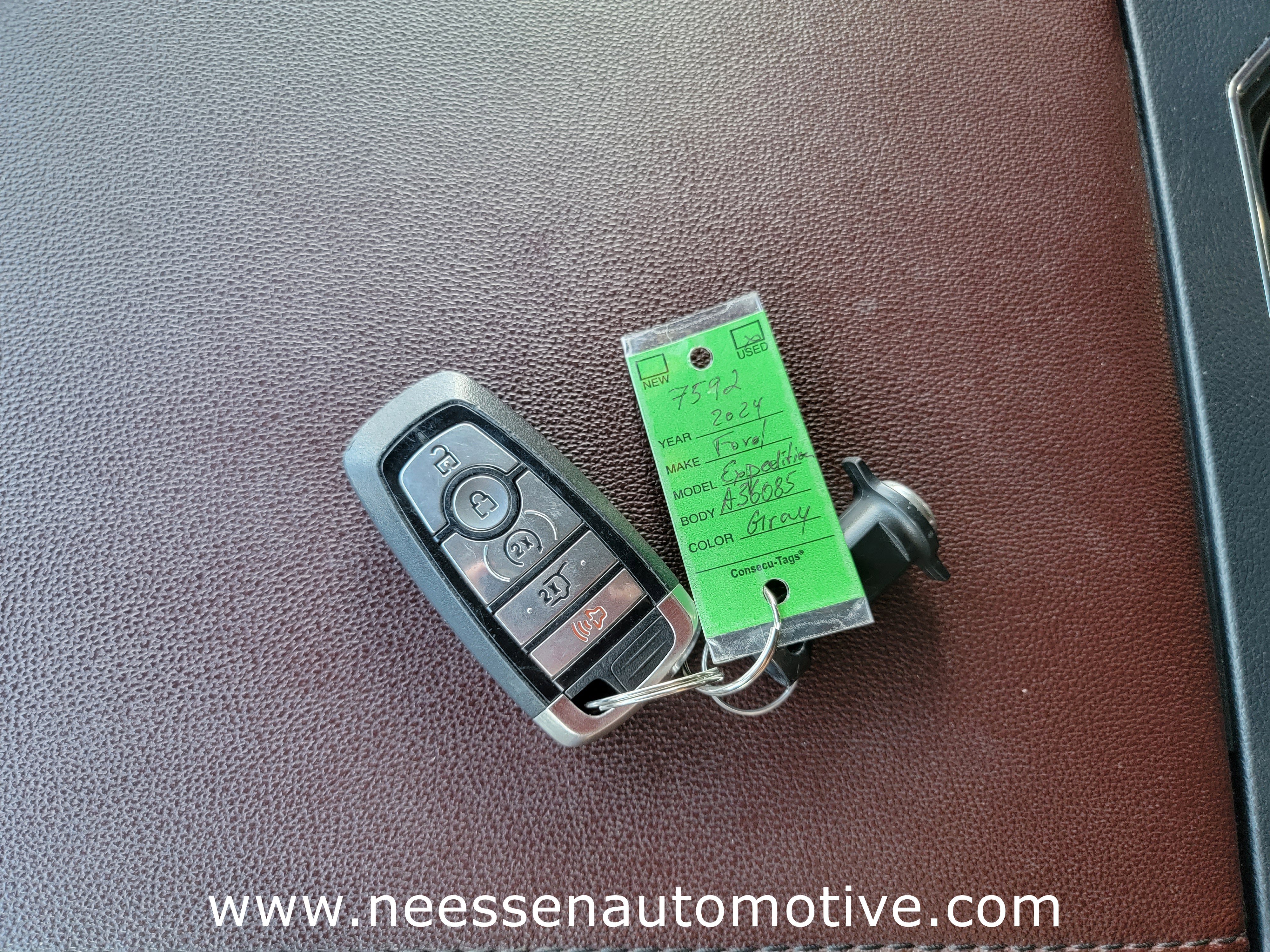 Used 2024 Ford Expedition Limited AWD/4WD image 31