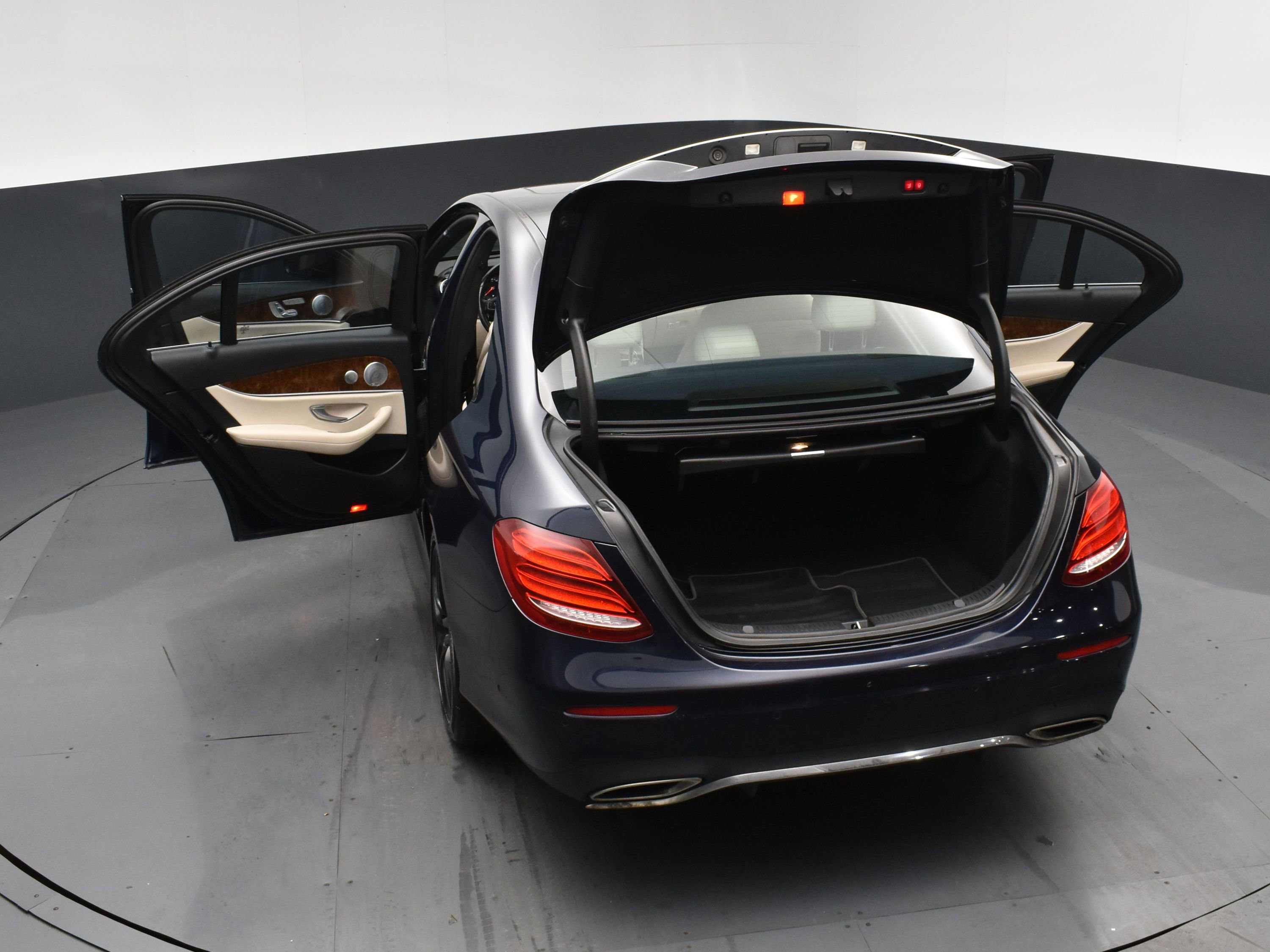 Used 2017 Mercedes-Benz E 300 4MATIC image 23