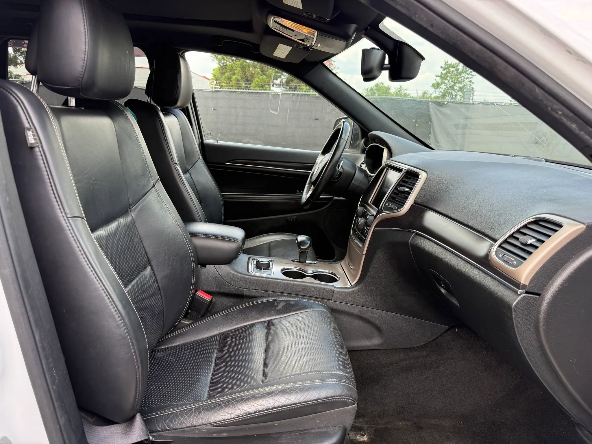Used 2015 Jeep Grand Cherokee Limited w/ Luxury Group II AWD/4WD image 18