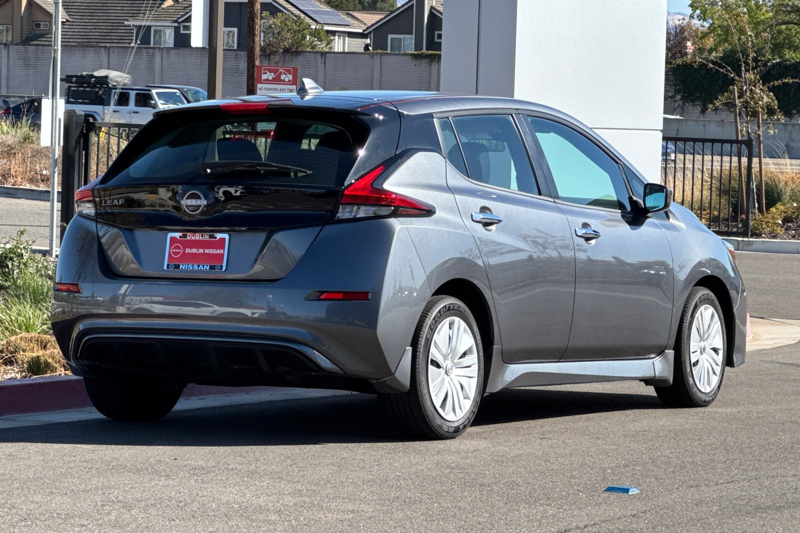 Certified 2025 Nissan Leaf S FWD image 4