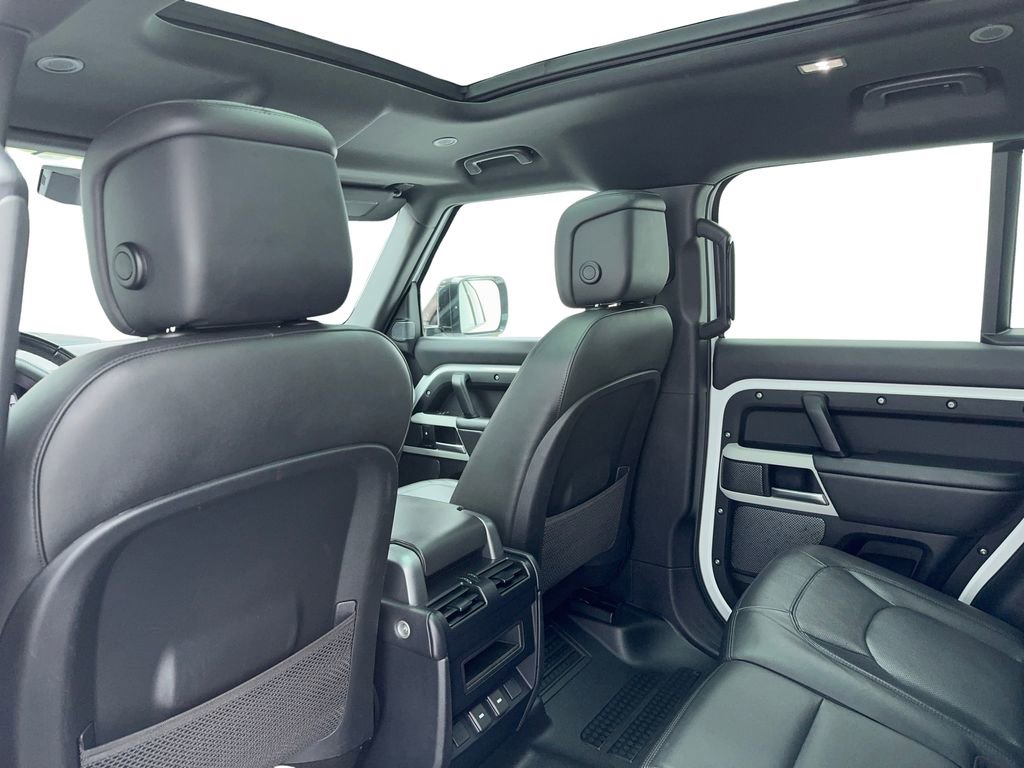 Used 2024 Land Rover Defender 110 S image 41