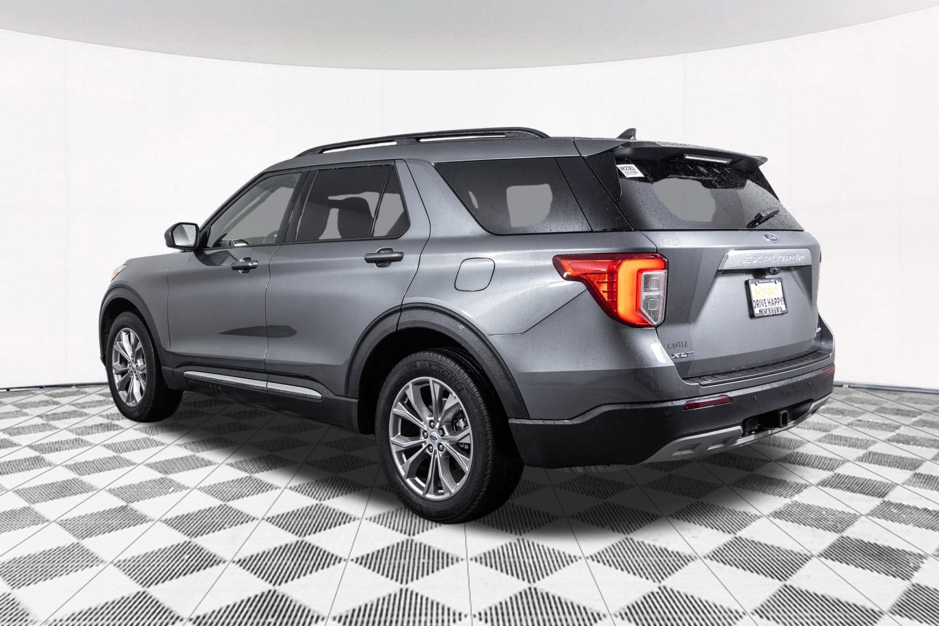 Used 2023 Ford Explorer XLT w/ Equipment Group 202A AWD/4WD image 16