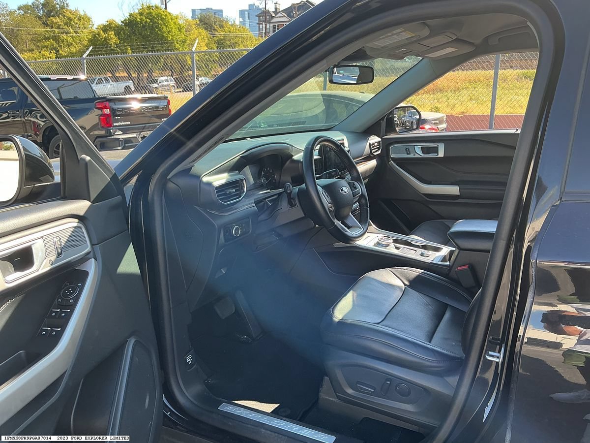 Used 2023 Ford Explorer Limited AWD/4WD image 8