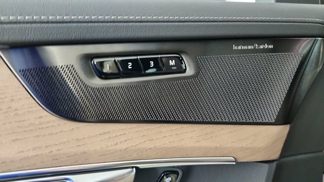 New 2026 Volvo XC90 T8 Plus w/ Protection Package AWD/4WD image 11