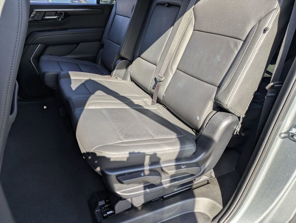 Used 2025 Chevrolet Suburban Z71 image 27