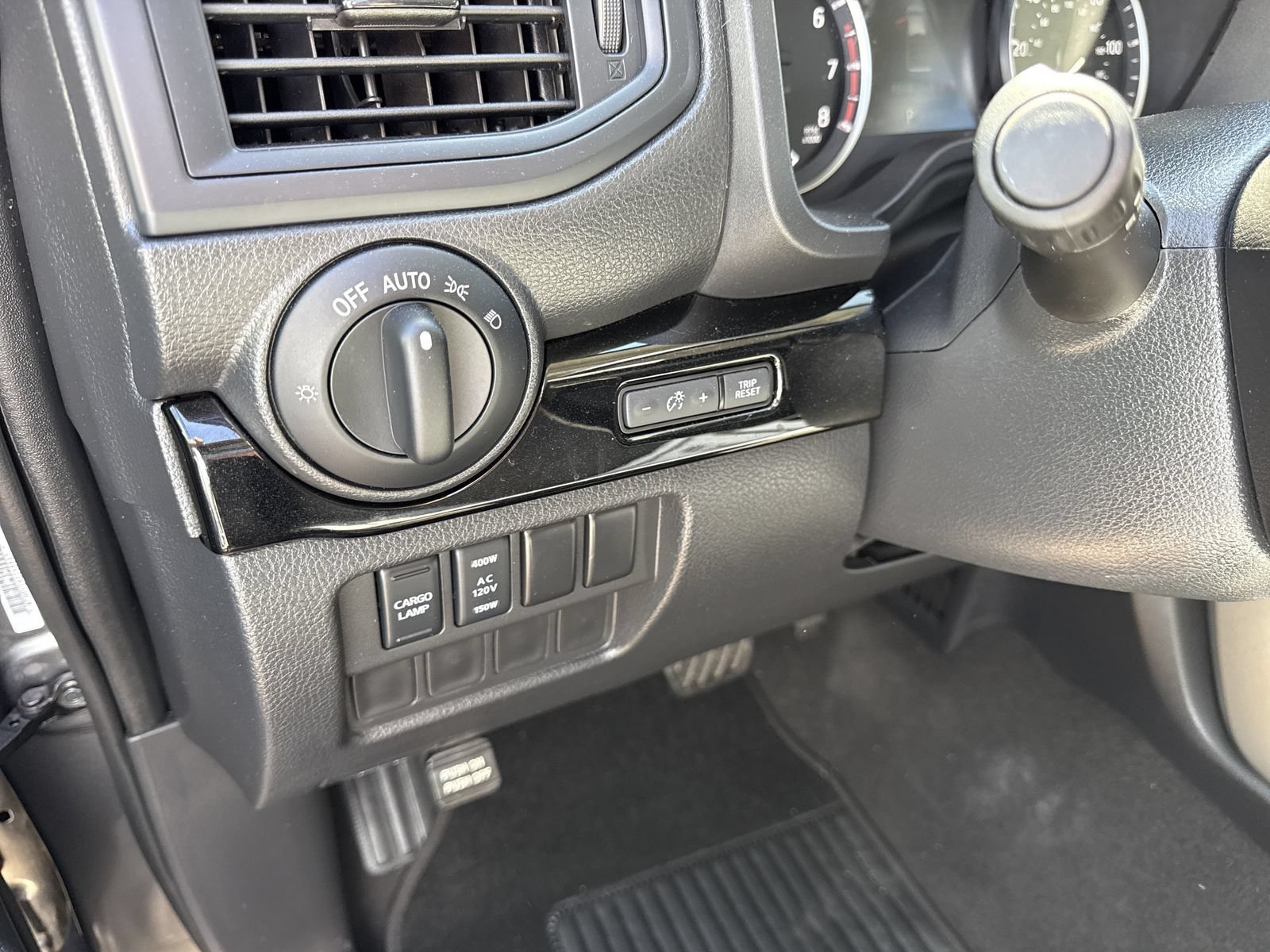 Used 2024 Nissan Titan SV w/ SV Convenience Package AWD/4WD image 16
